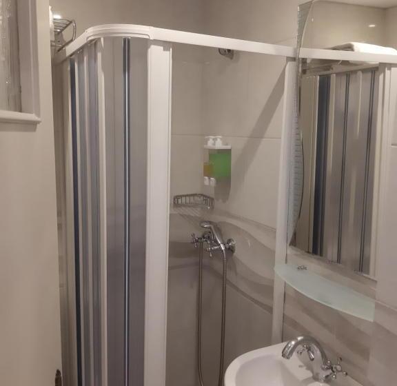 חדר בסיסי, Windmill Naxos