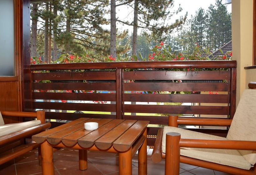 اتاق استاندارد سه نفره, Zlatiborska Noc