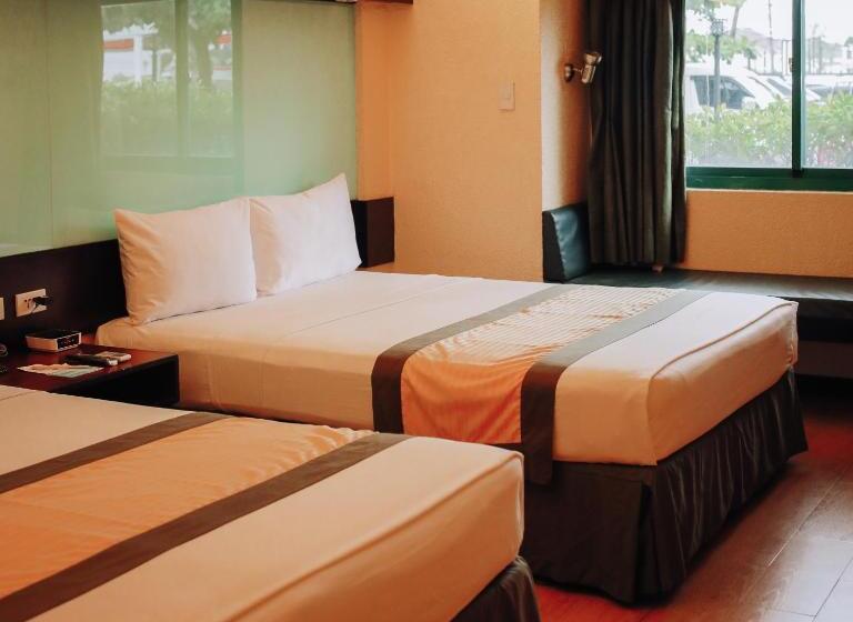 Номер Стандарт, Microtel By Wyndham Cabanatuan