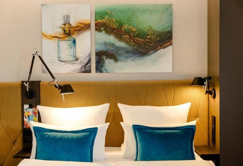 스탠다드 룸 킹사이즈 침대, Motel One Köln Waidmarkt