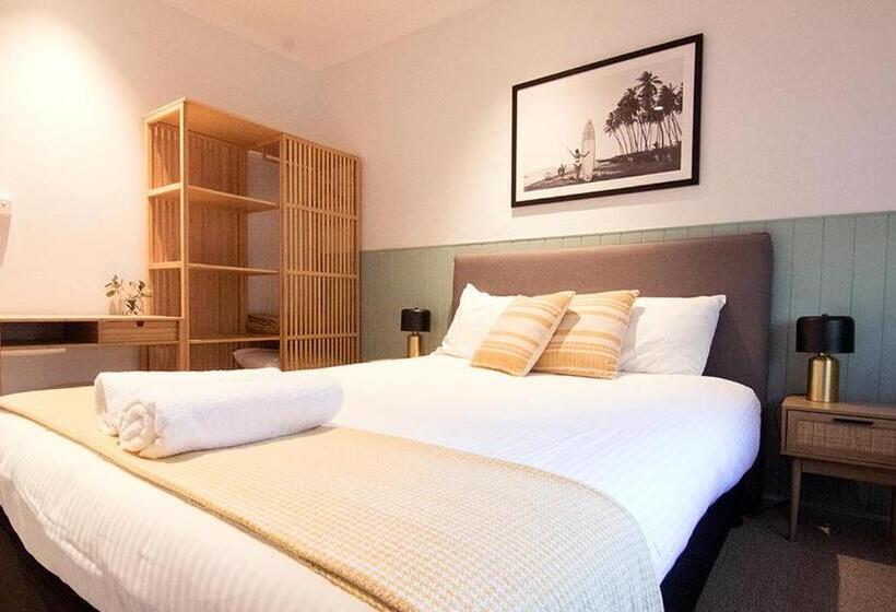 דירת שני חדרים, The Carmel Yamba