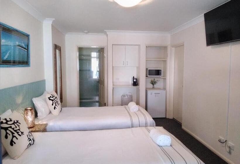 חדר סופריור, The Carmel Yamba