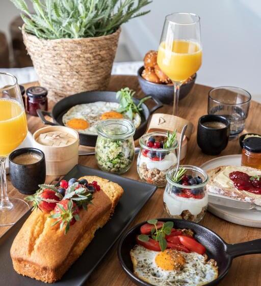 套房配有游泳池, The Sand Suites   Adults Only