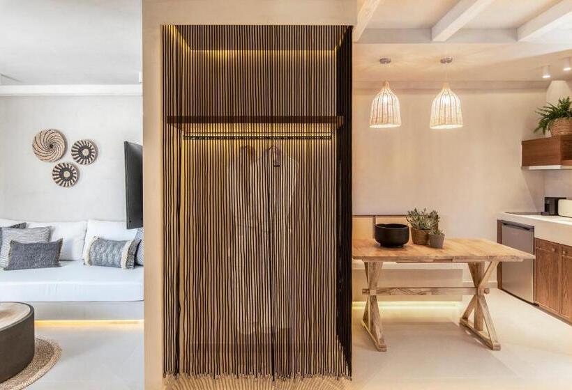 配有游泳池的小型套房, The Sand Suites   Adults Only