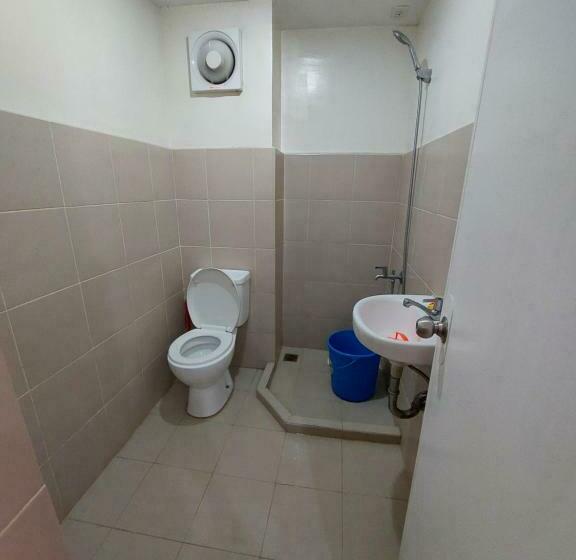 חדר משפחתי, Seawind Condominium