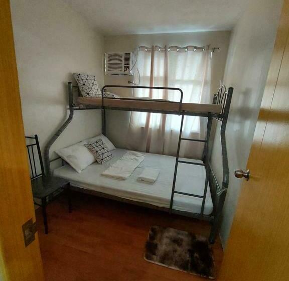 חדר משפחתי, Seawind Condominium