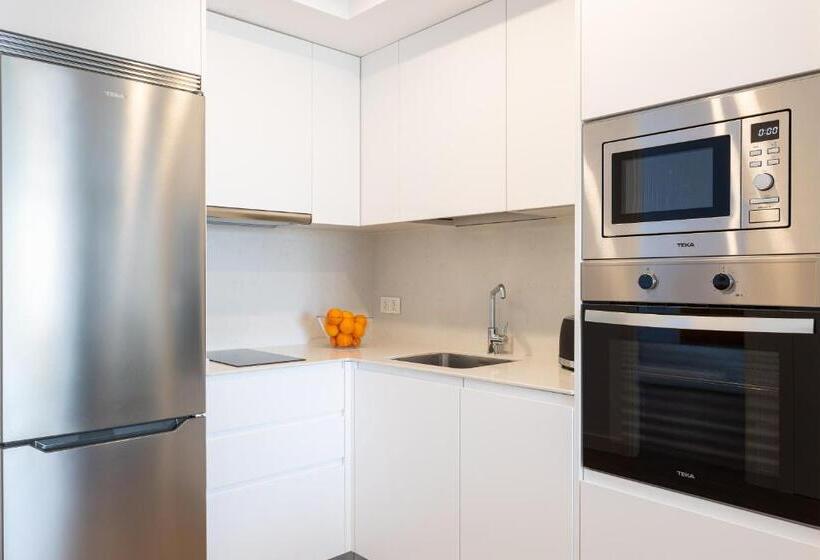 2 Bedroom Family Apartment with Terrace, Caleyro Boutique Apartments   Parking Incluido