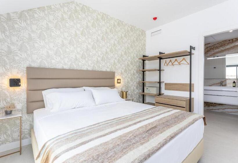 带两个卧室的顶楼公寓, Caleyro Boutique Apartments   Parking Incluido