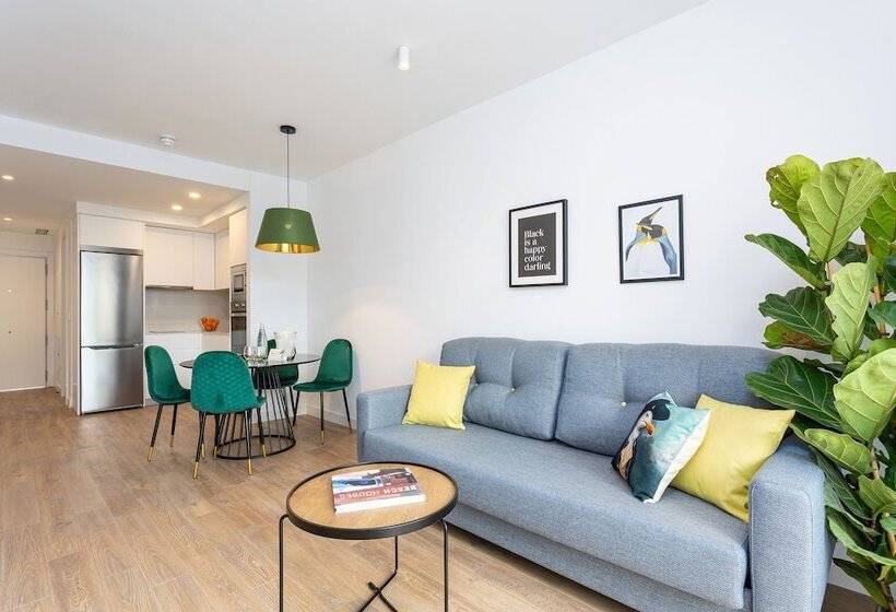 2 Bedroom Family Apartment with Terrace, Caleyro Boutique Apartments   Parking Incluido