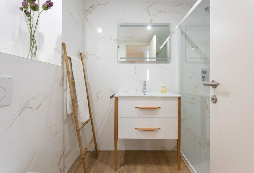 2 Bedroom Family Apartment with Terrace, Caleyro Boutique Apartments   Parking Incluido