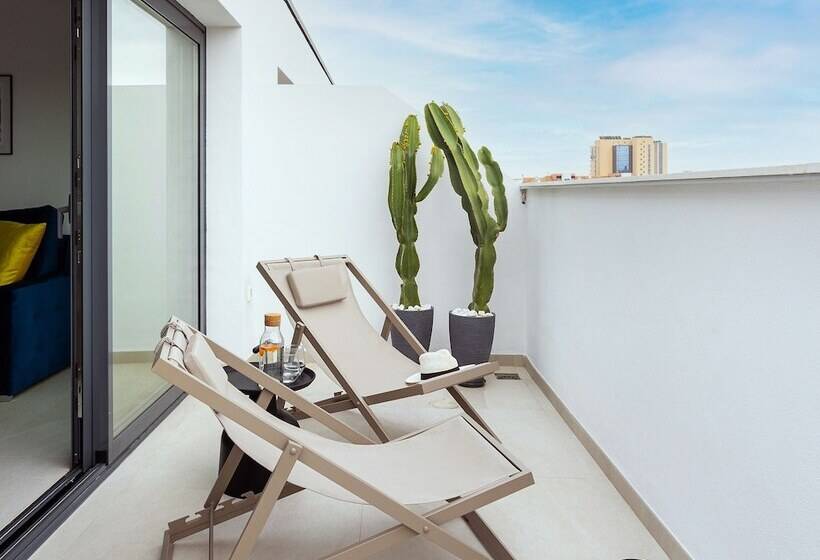 带两个卧室的顶楼公寓, Caleyro Boutique Apartments   Parking Incluido