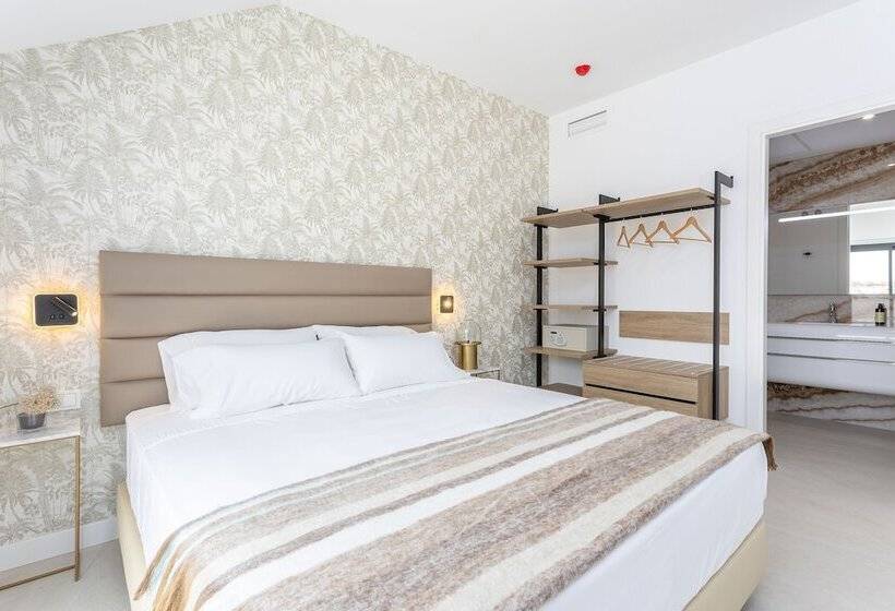 带两个卧室的顶楼公寓, Caleyro Boutique Apartments   Parking Incluido