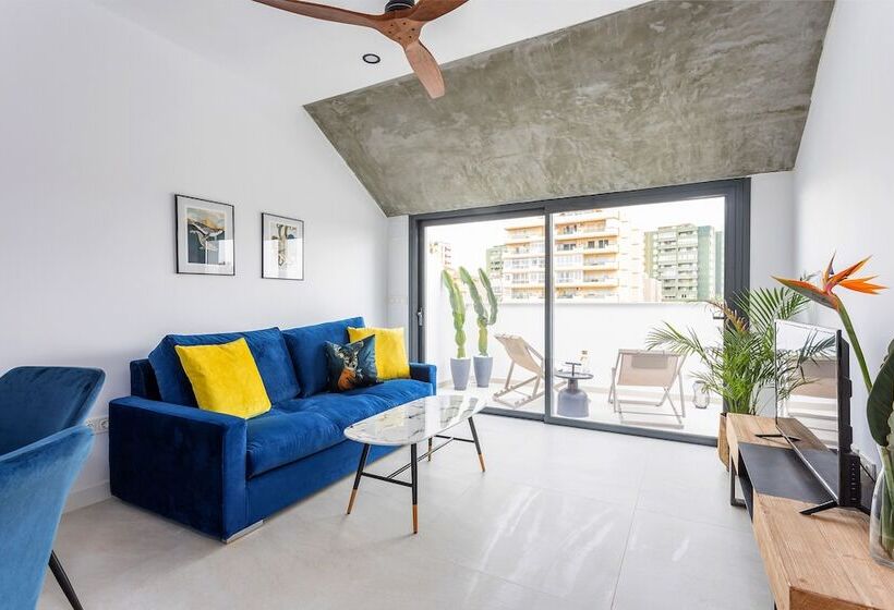 带两个卧室的顶楼公寓, Caleyro Boutique Apartments   Parking Incluido