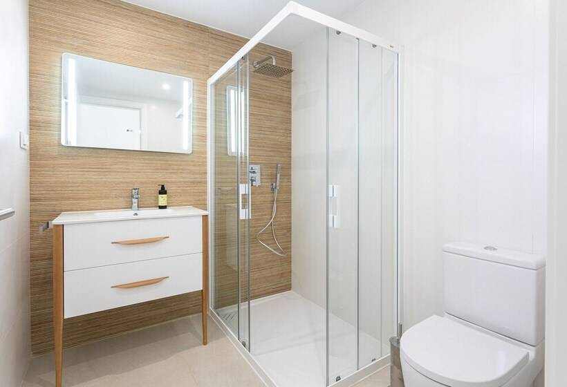 带两个卧室的顶楼公寓, Caleyro Boutique Apartments   Parking Incluido