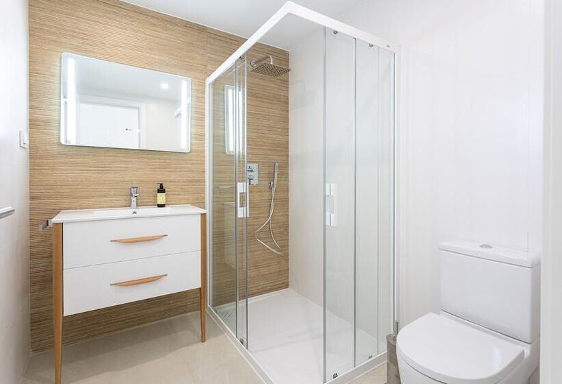 带两个卧室的顶楼公寓, Caleyro Boutique Apartments   Parking Incluido