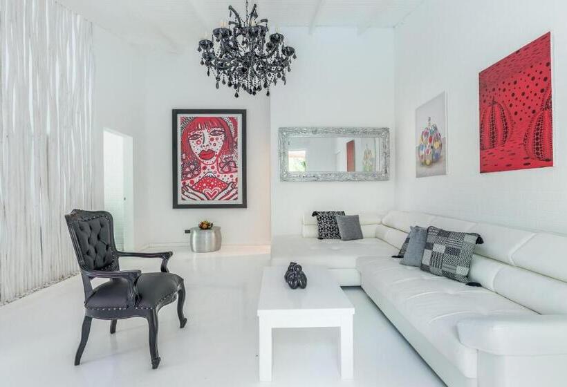 سوییت با چشمانداز باغ, Gigi Brown Beachfront Santa Teresa