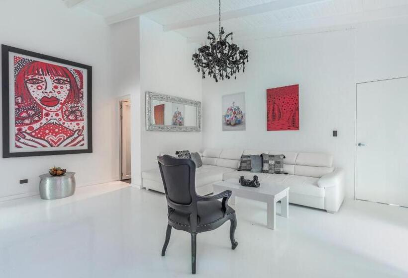 سوییت با چشمانداز باغ, Gigi Brown Beachfront Santa Teresa