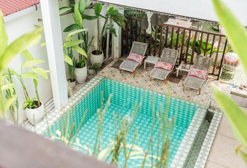 Номер Стандарт Вид на Бассейн, Naia Lombok