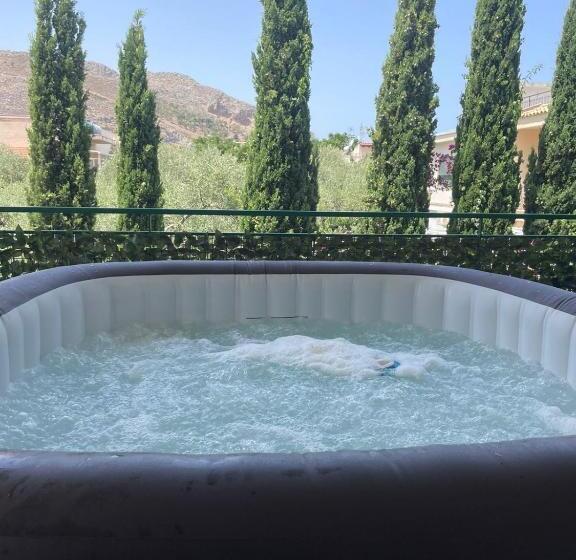 اتاق استاندارد با سرویس بهداشتی مشترک, Exclusive