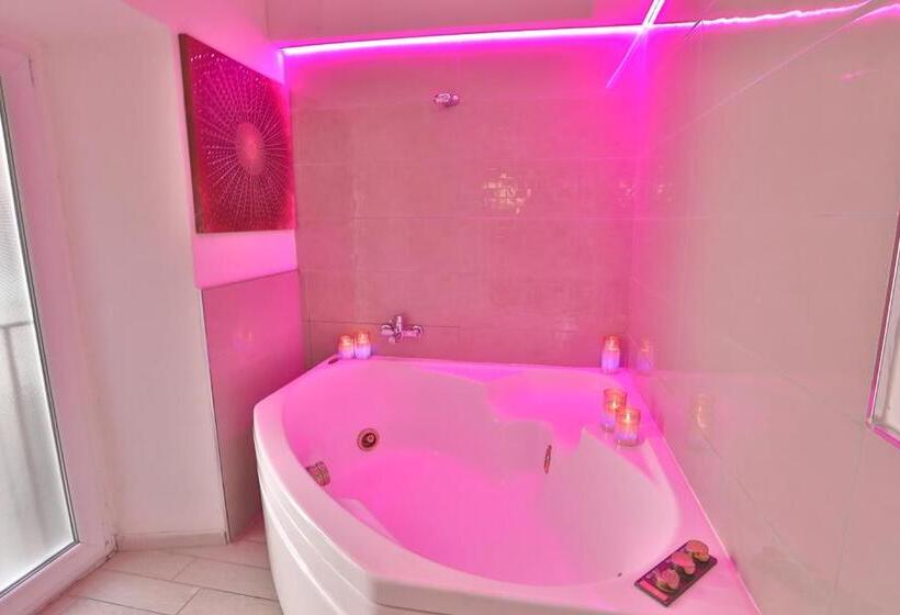 سوییت لوکس, Grottini Luxury Suites ~ Pantheon