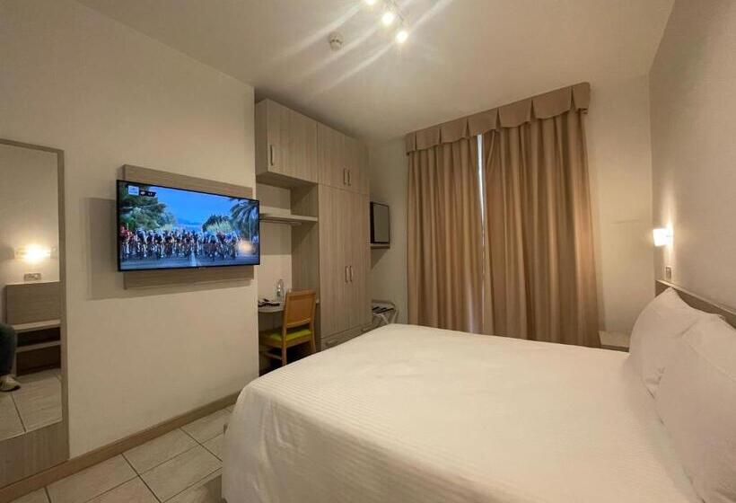 חדר סטנדרט עם מרפסת, Athena