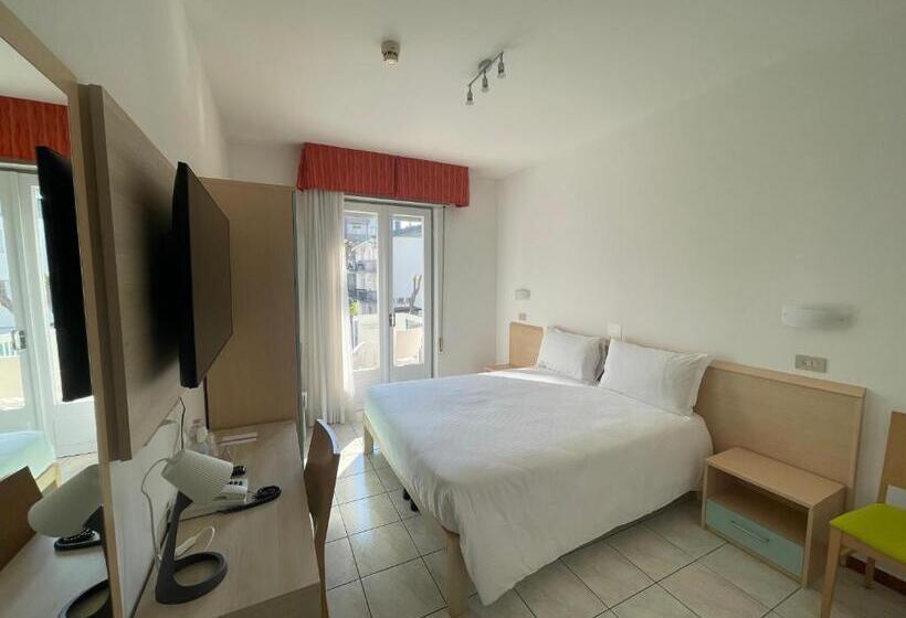 חדר סטנדרט עם מרפסת, Athena