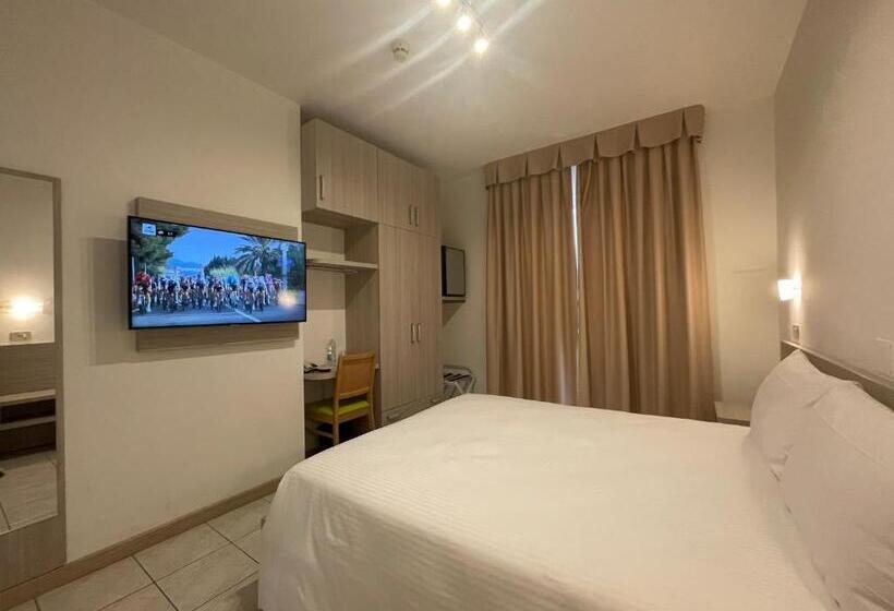 חדר סטנדרט עם מרפסת, Athena