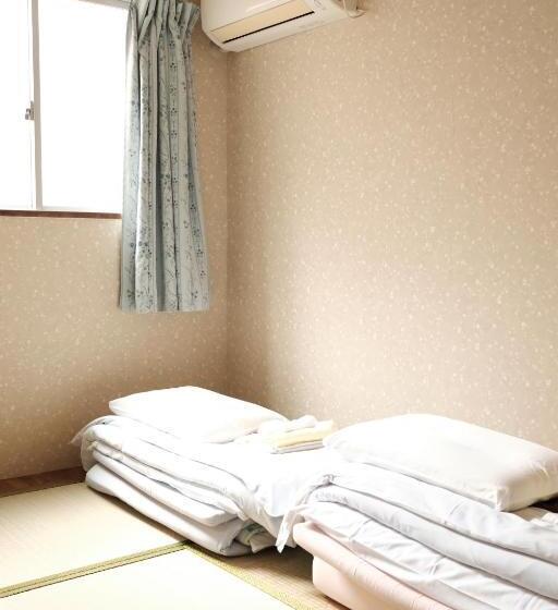 חדר סטנדרט לשלושה עם חדר אמבטיה משוף, Mikado