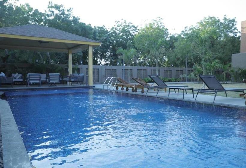 带花园和1个卧室的别墅, Radisson Hotel Kandla