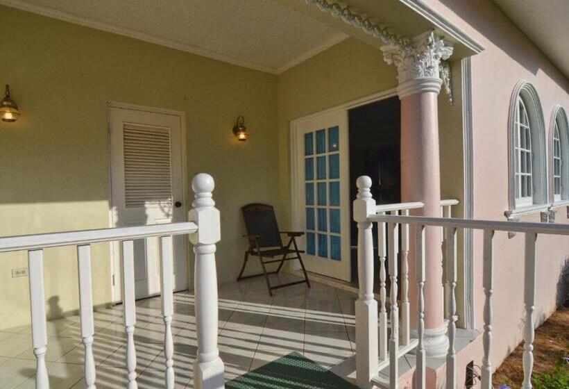 استودیوی استاندارد, Tropical Lagoon Resort