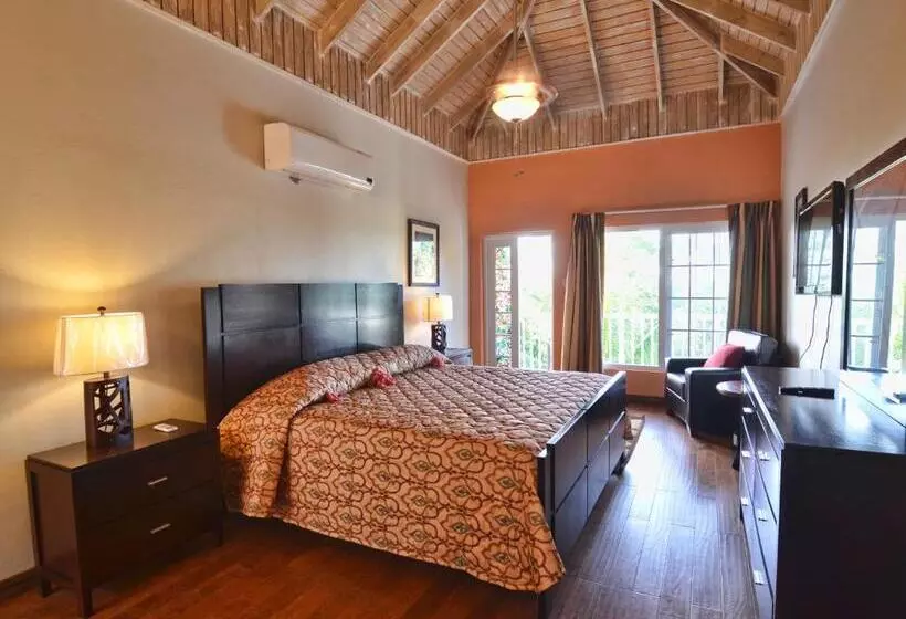 اتاق لوکس با بالکن, Tropical Lagoon Resort