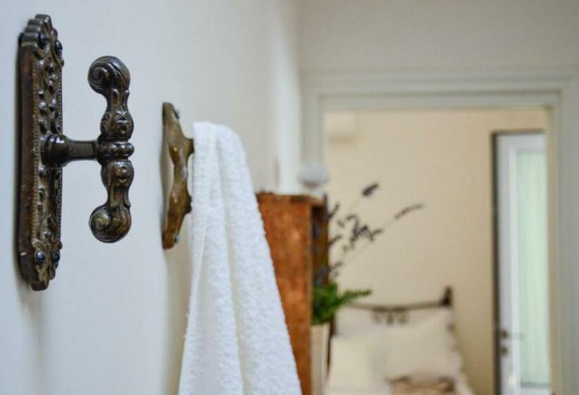 شقة غرفة واحدة, Cortebbianca