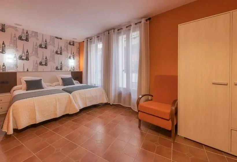 スタンダードルーム, Hostal El Griel No Disponemos De Recepción Física