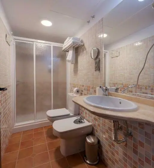 ファミリールーム, Hostal El Griel No Disponemos De Recepción Física