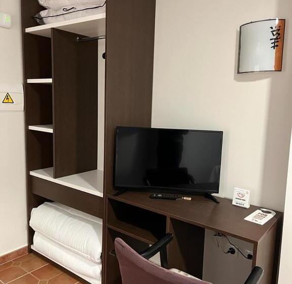 适合残疾人使用的标准间, Hostal El Griel No Disponemos De Recepción Física