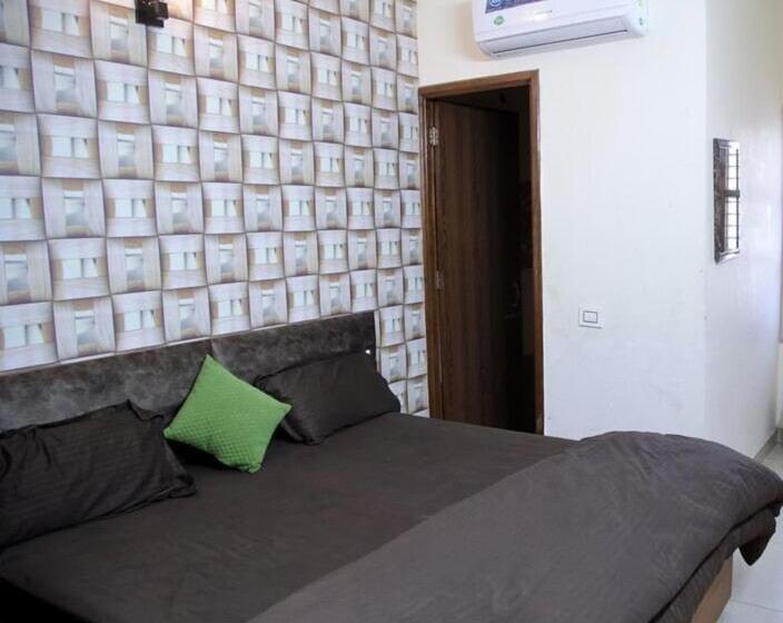 اتاق استاندارد, Oyo 86483 Galaxy Stays