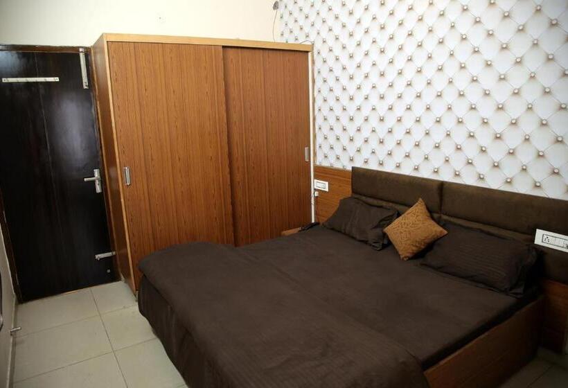 اتاق استاندارد, Oyo 86483 Galaxy Stays