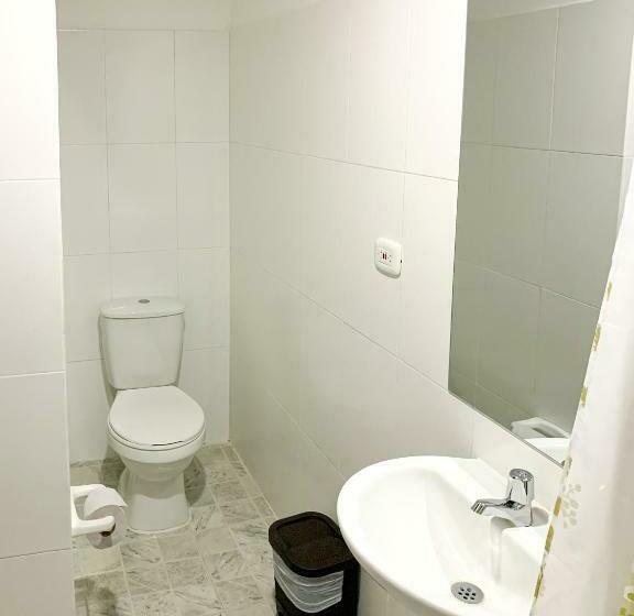 غرفة قياسية ثلاثية, Santorini