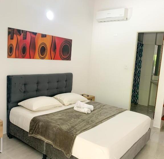 غرفة قياسية, Santorini