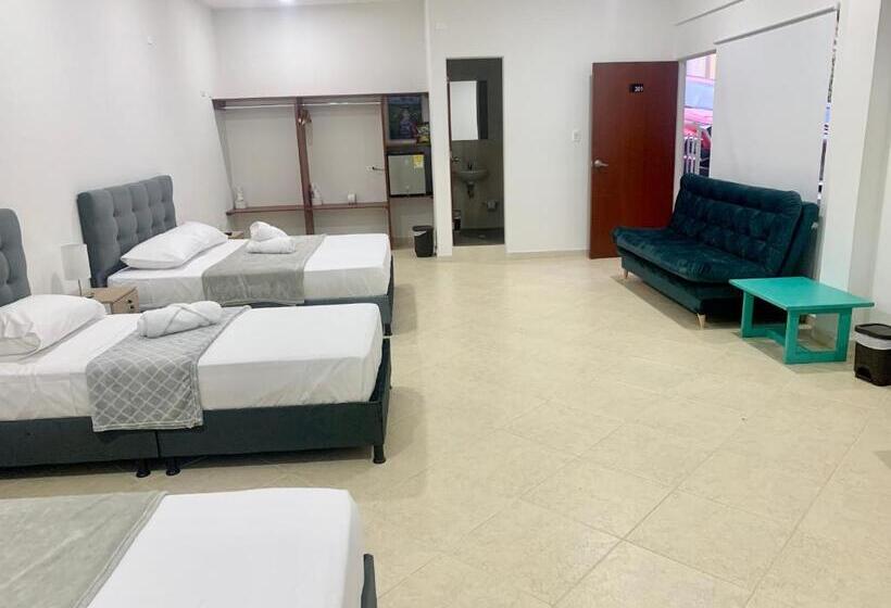 غرفة عائلية, Santorini