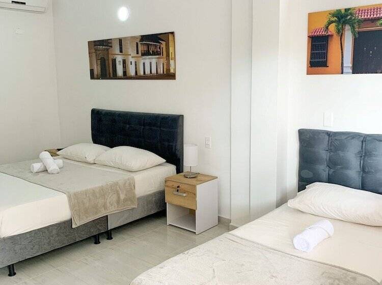 غرفة قياسية ثلاثية, Santorini