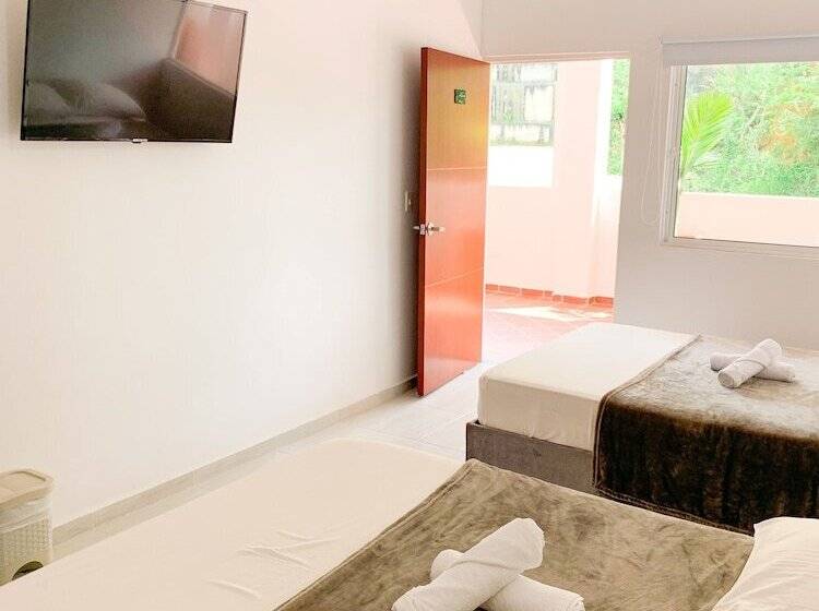 غرفة قياسية رباعية, Santorini