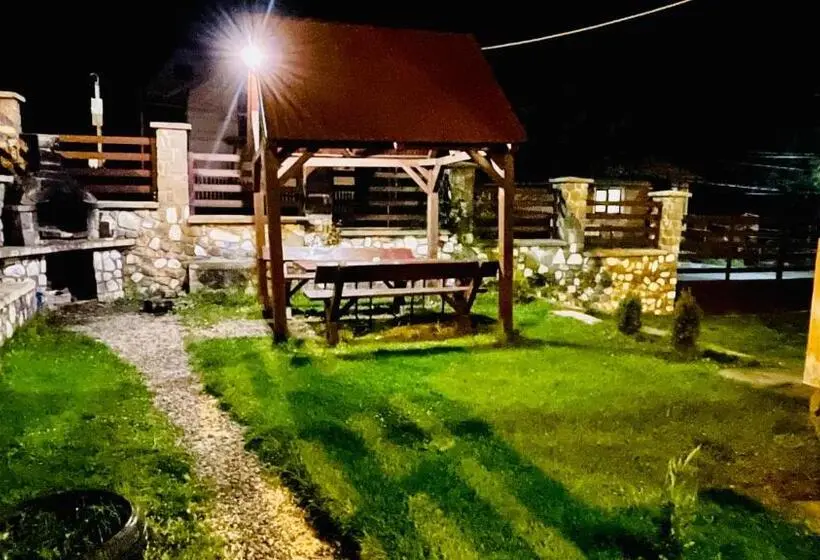 ویلای 1 خوابه, Vila Kira Buşteni