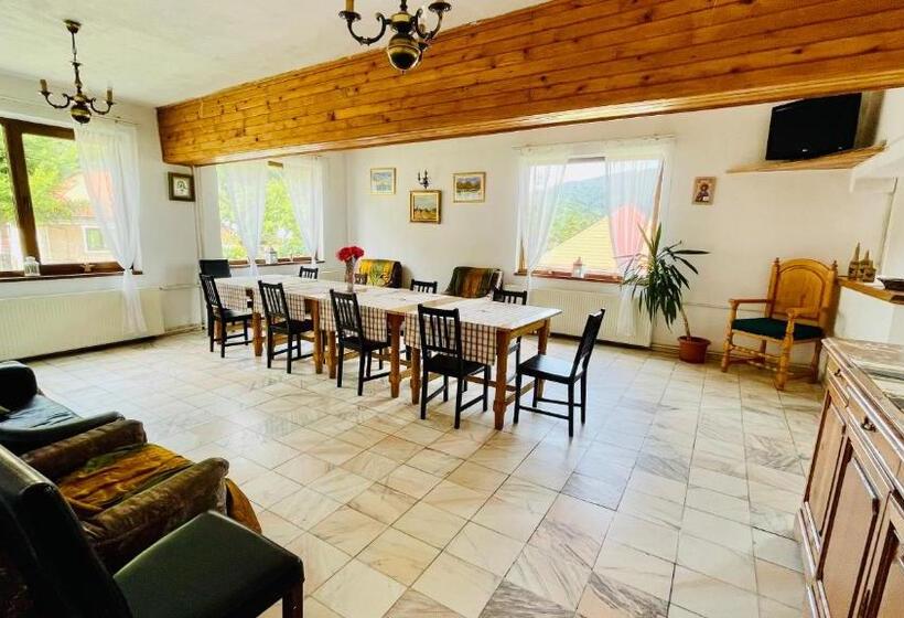 Quarto Triplo Estandar, Vila Kira Buşteni