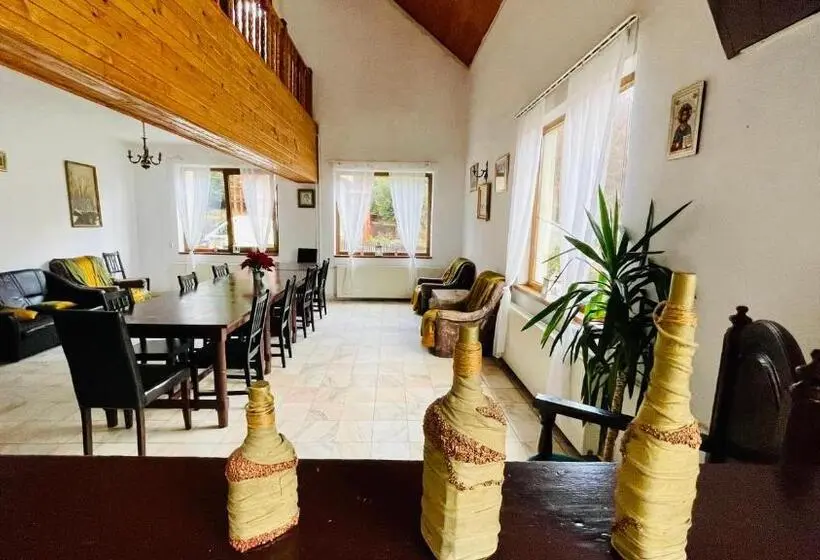 سوییت خانوادگی, Vila Kira Buşteni