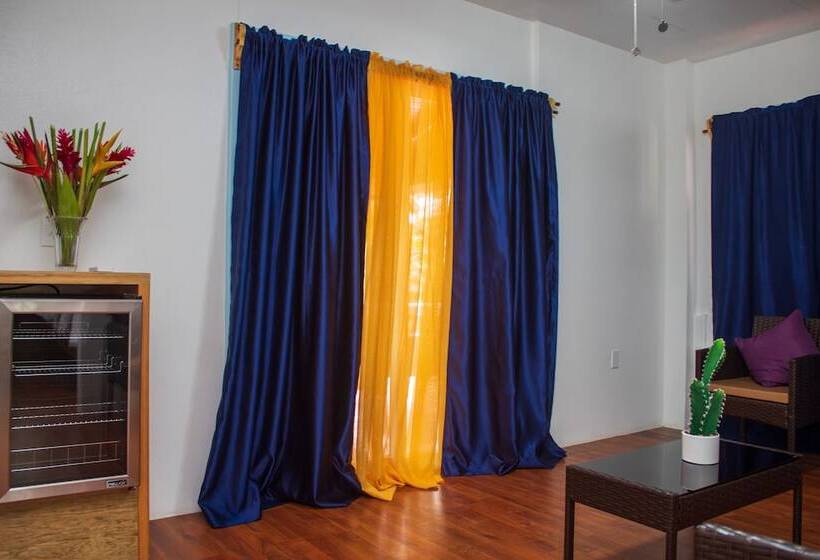 سوییت با چشمانداز باغ, And Dive Center Roatan Yacht Club