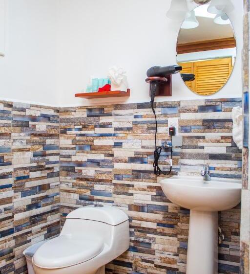 سوئیت با تخت بزرگ, And Dive Center Roatan Yacht Club