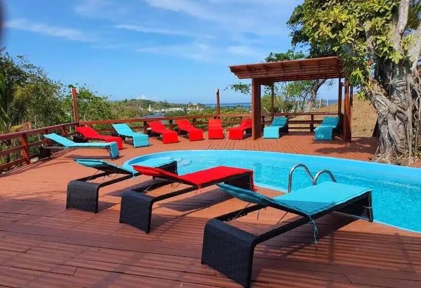 سوییت با چشم‌انداز باغ, And Dive Center Roatan Yacht Club