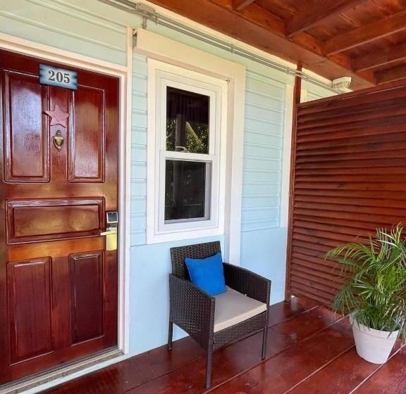 سوییت با چشمانداز باغ, And Dive Center Roatan Yacht Club