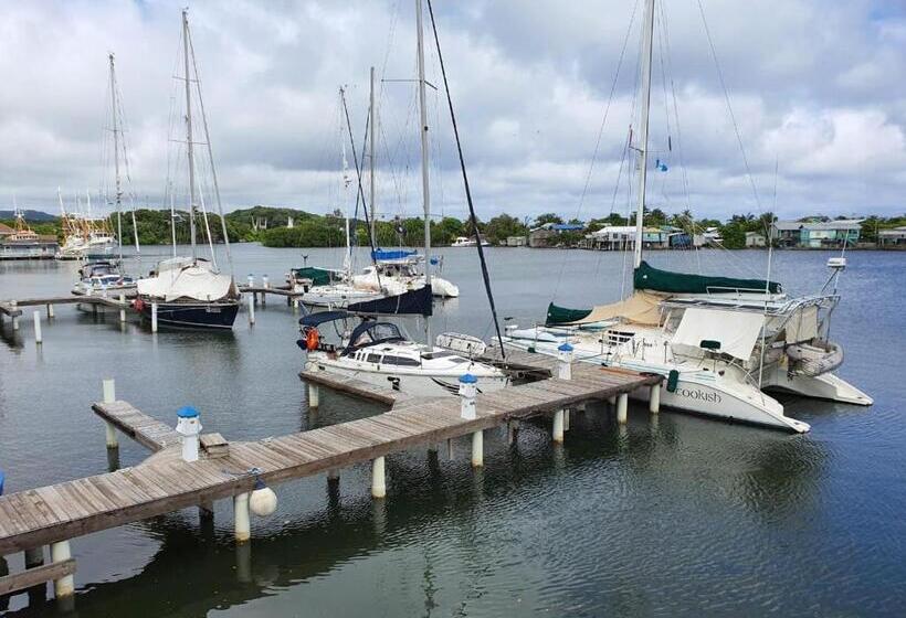 استودیو استاندارد با تخت کینگ, And Dive Center Roatan Yacht Club